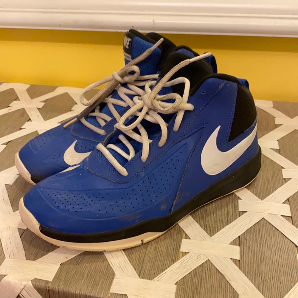 Nike sneakers- boys size 7 youth